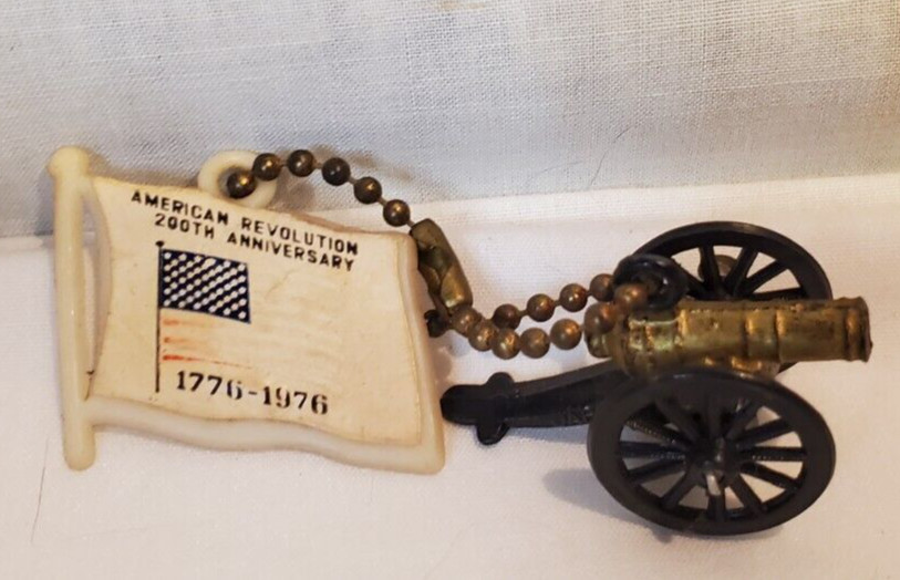 Vintage 1976 Bicentennial American Revolution cannon Keychain Flag 1776 - 1976