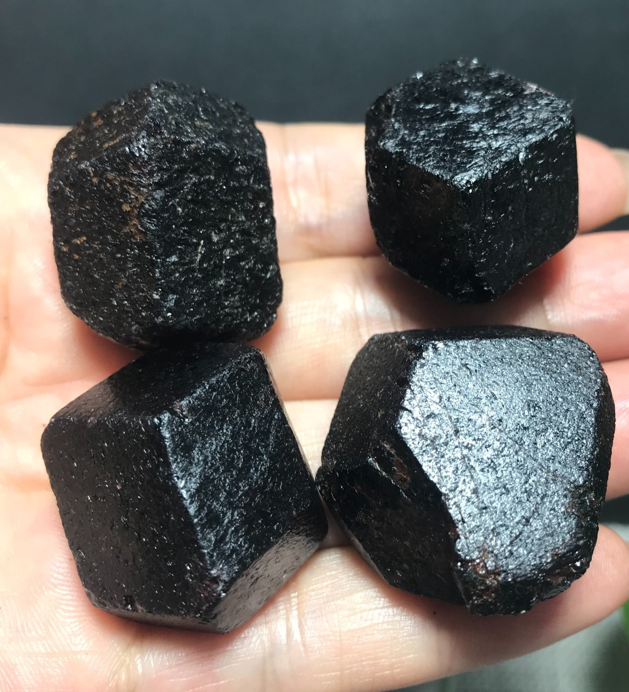 4Pcs 142g Natural Rare Garnet Gemstone Crystal Rough Mineral Specimen 09