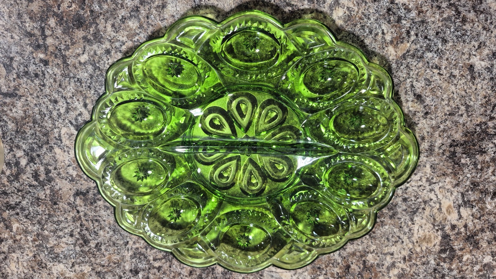 Vintage L.E. Smith Moon and Star Glass Egg Plate, Green