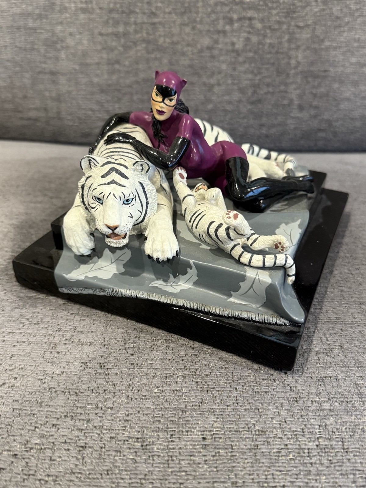 Catwoman: A Tigress Among Tigers DC Universe Collection Figurine 961 Of 2500