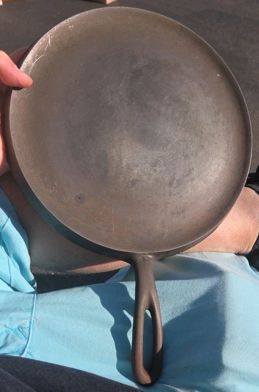 Vintage WAGNER WARE Sidney -0- 1109E Round Griddle Cast Iron Flat Skillet 10