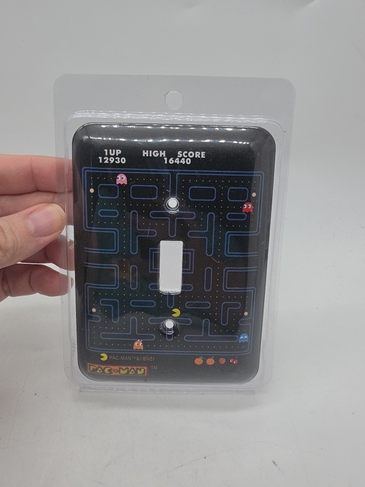 PAC MAN GAME SCREEN DESIGN METAL LIGHT SWITCH COVER Namco Official New Atari