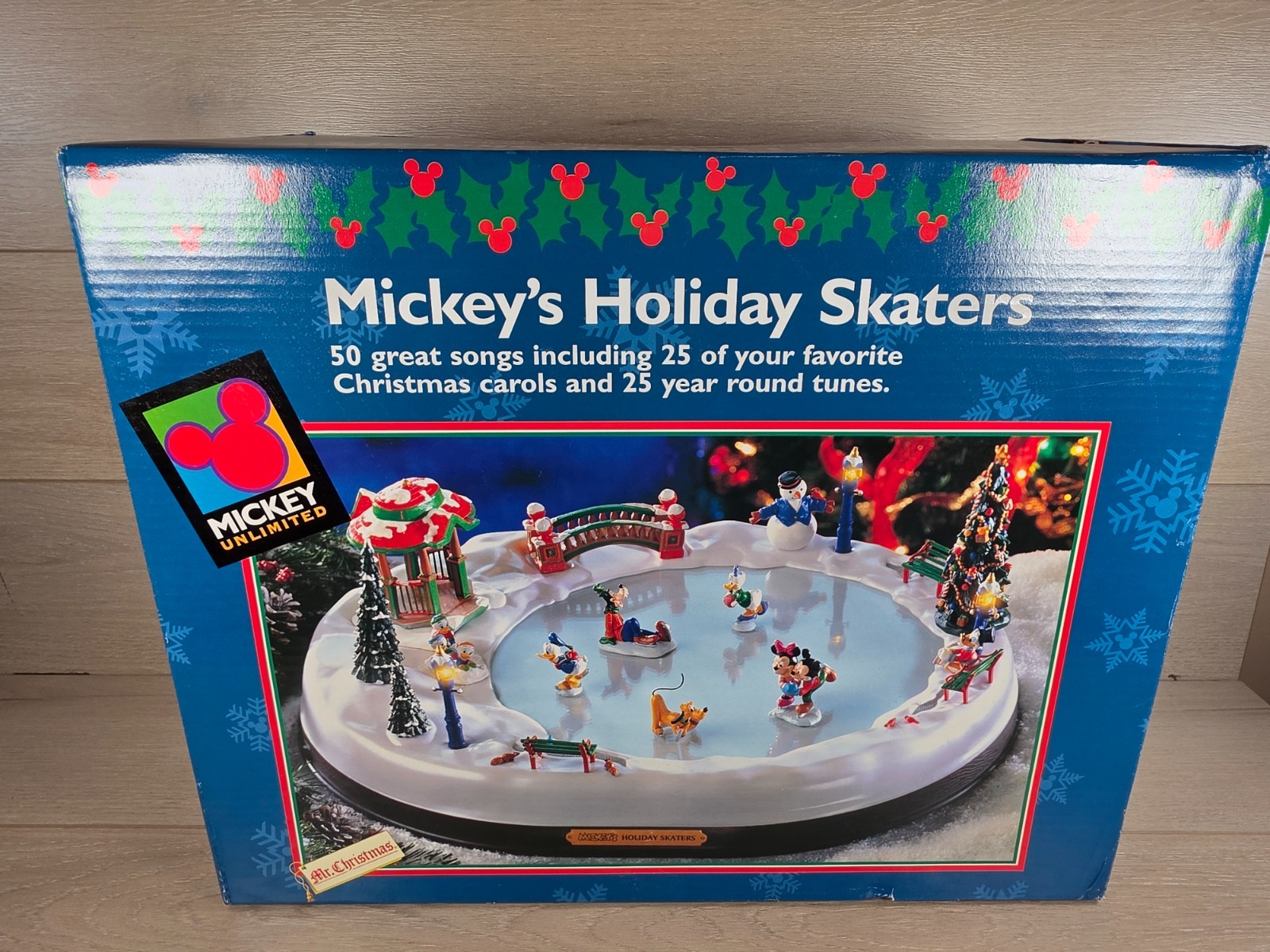 1996 Disney Mr. Christmas Mickey\'s Holiday Skaters Ice Skating Musical Rink NIB
