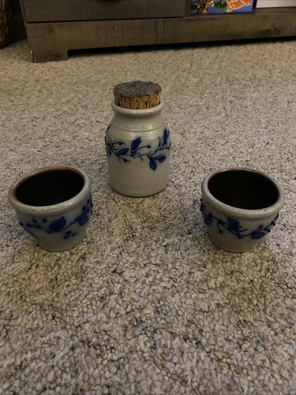 Vintage 1995 Salmon Falls Stoneware 3 Piece Lot Blueberry Vine Crock And Cups
