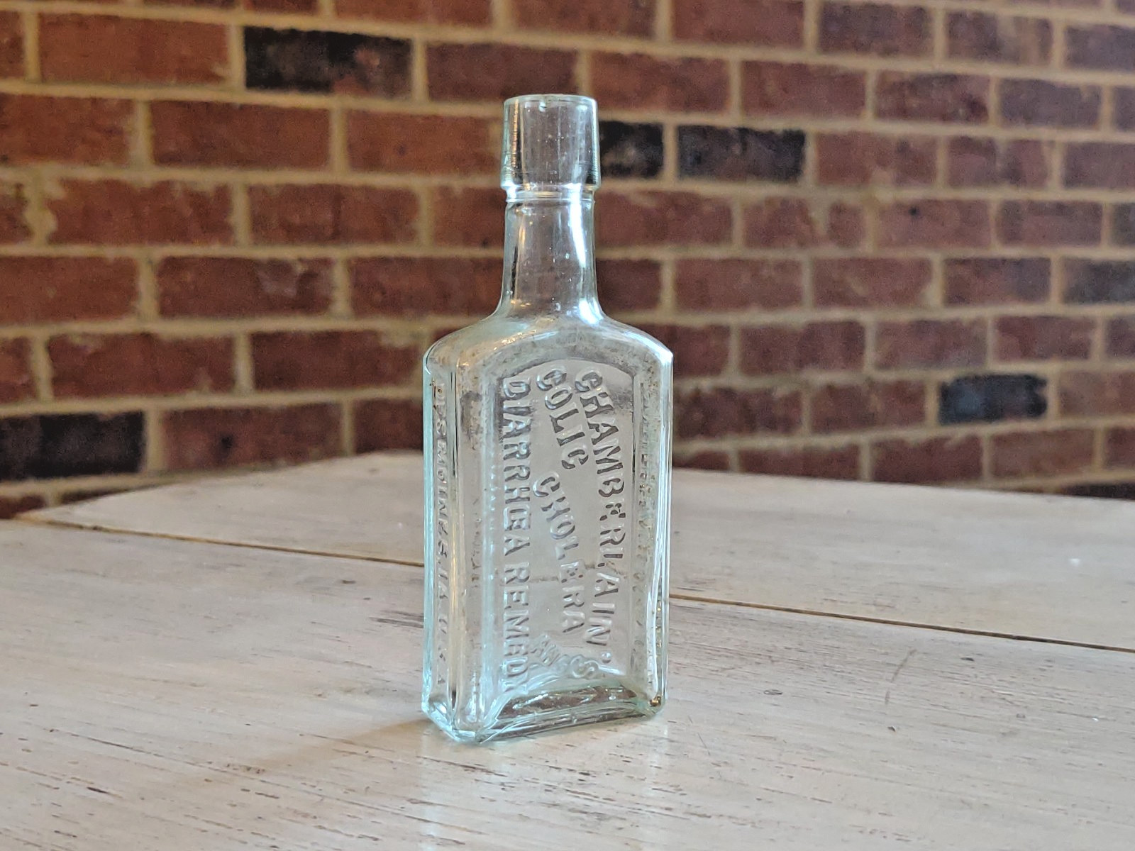 Antique CHAMBERLAIN'S COLIC CHOLERA REMEDY Des Moines IA MEDICINE Cure BOTTLE