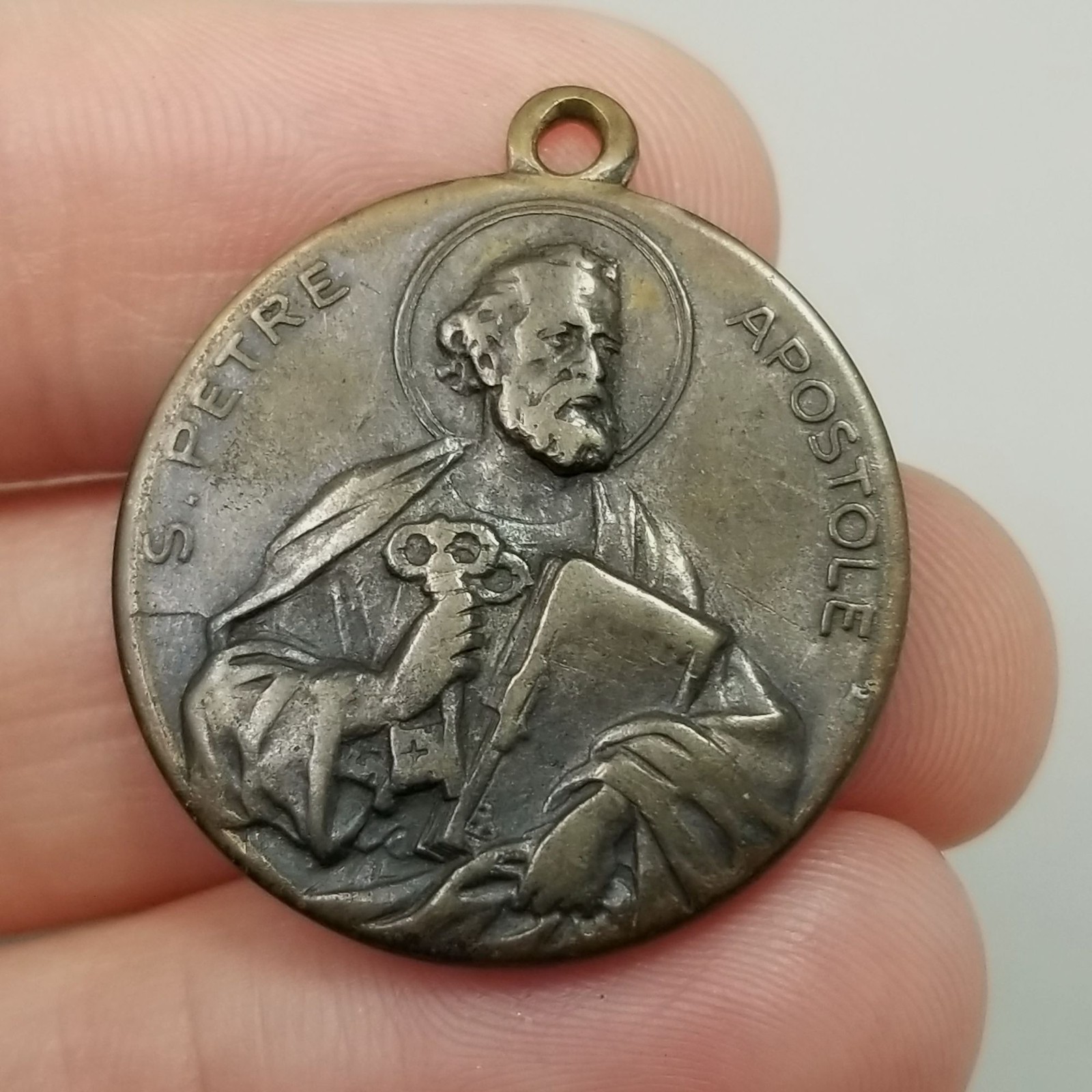 Vintage St Saint Peter Apostole Pope Pius XII Round Medal Pendant Charm