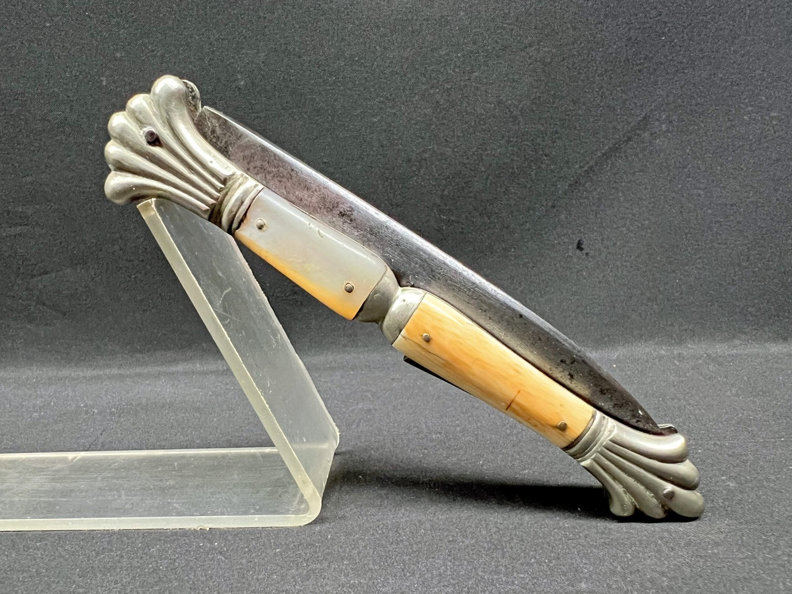 Beautiful antique Châtellerault knife requiring repair – worth a look.