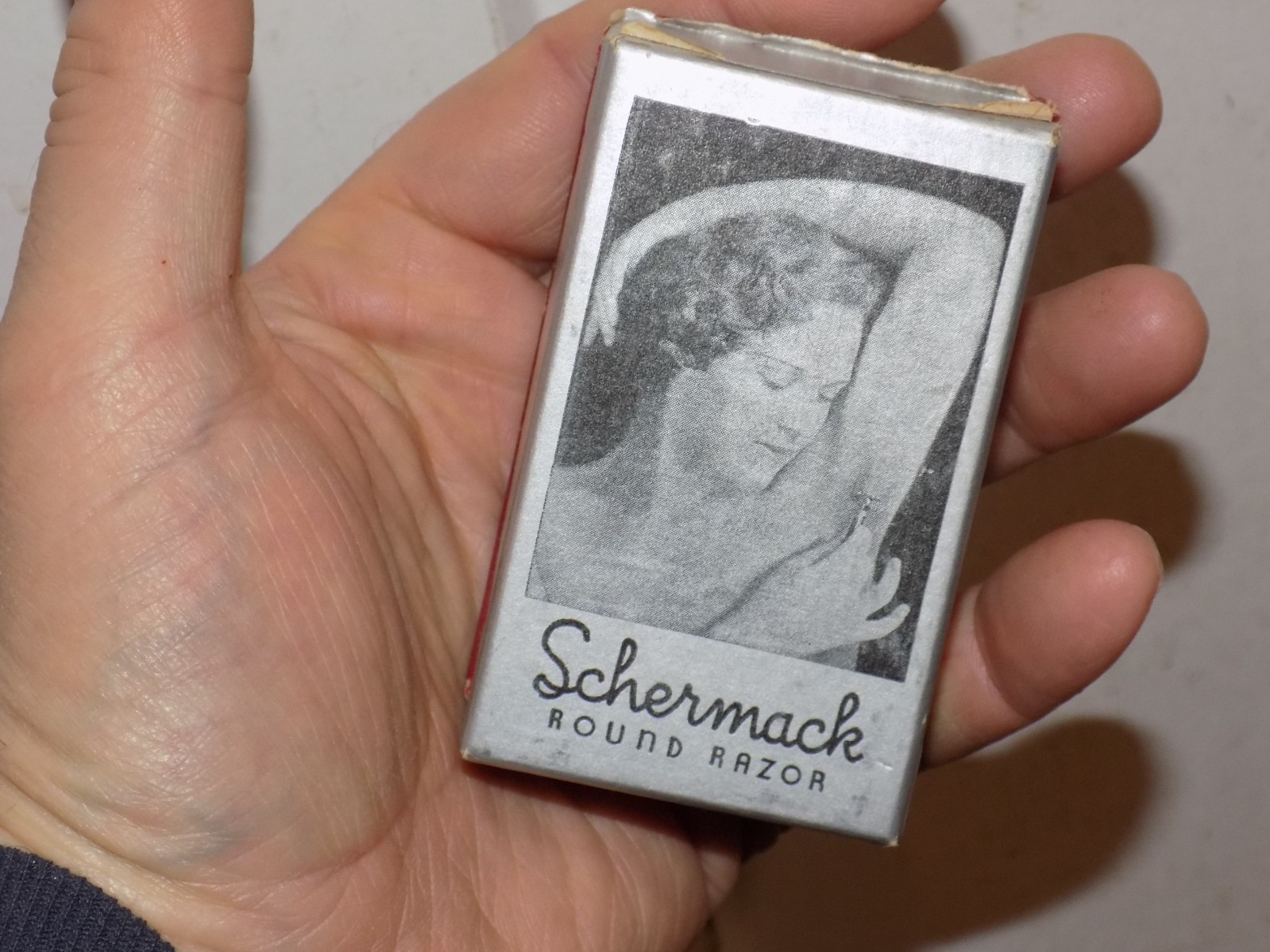 Vintage Schermack Round Razor For Women in Box.