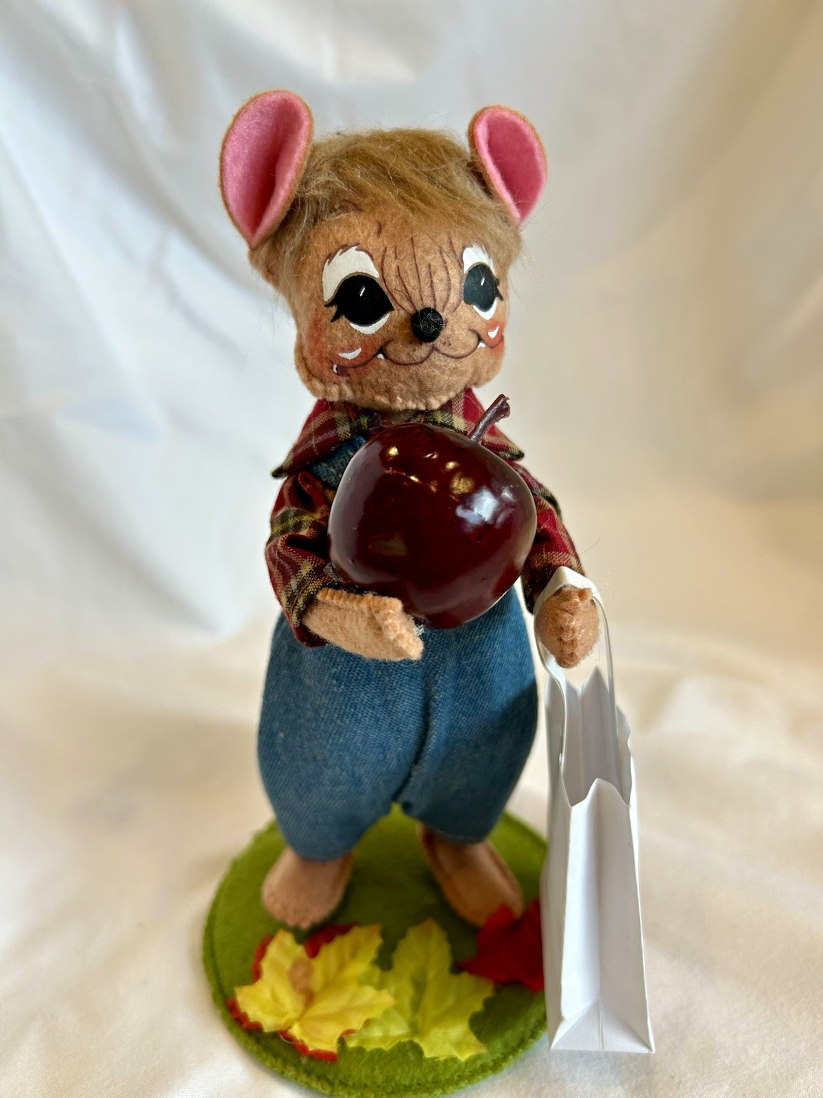 Annalee Orchards Mouse Plush Fabric Figurine Plaid Holding Apple 2016