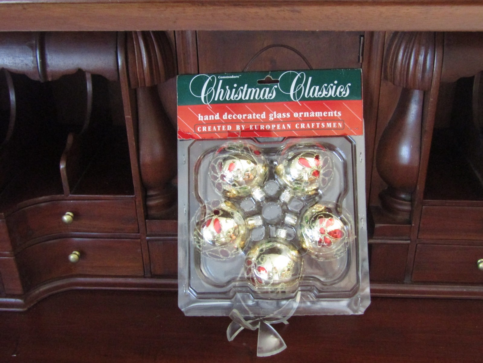 Vtg Commodore Christmas Classics 5pc Hand Decorated Glass Ornaments Romania.