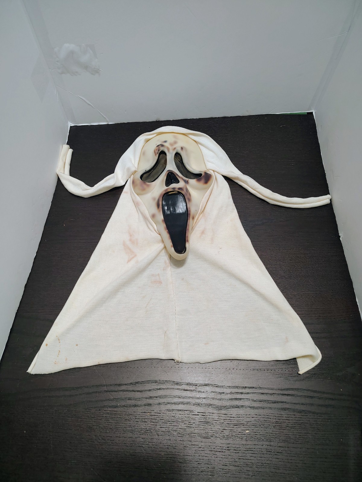 Vintage 1994 FUN WORLD DIV Ghostface Mask White Cotton Shroud Small Dot Glows