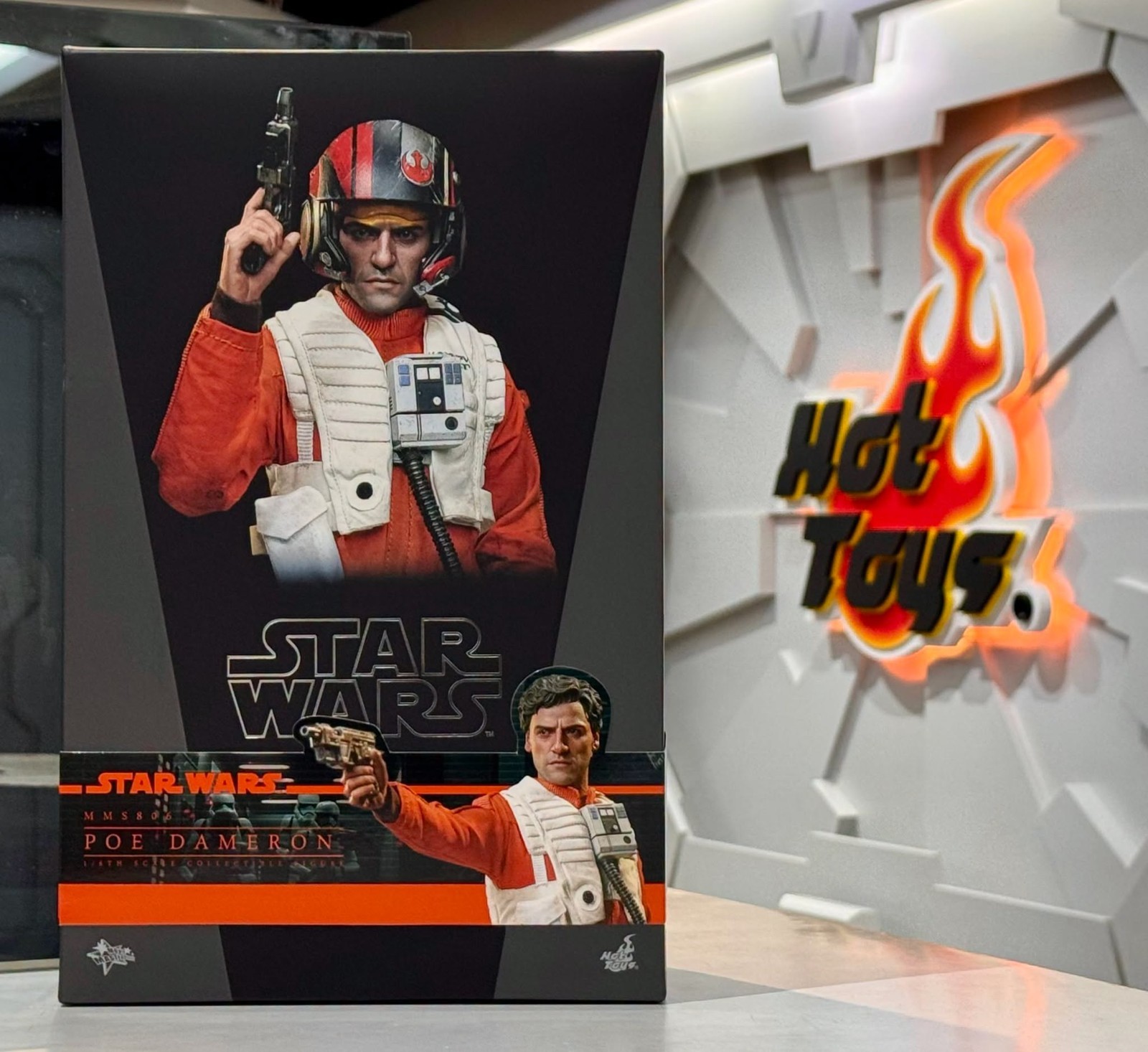 Ready Hot Toys MMS806 Star Wars: The Force Awakens 1/6 Poe Dameron