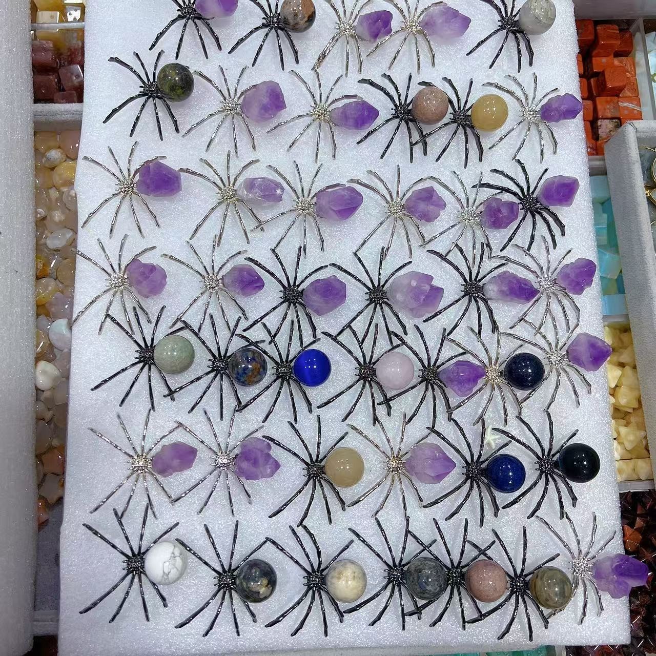 5Pc Natural mixed material Reiki Spider Crystal Quartz Healing Decor random