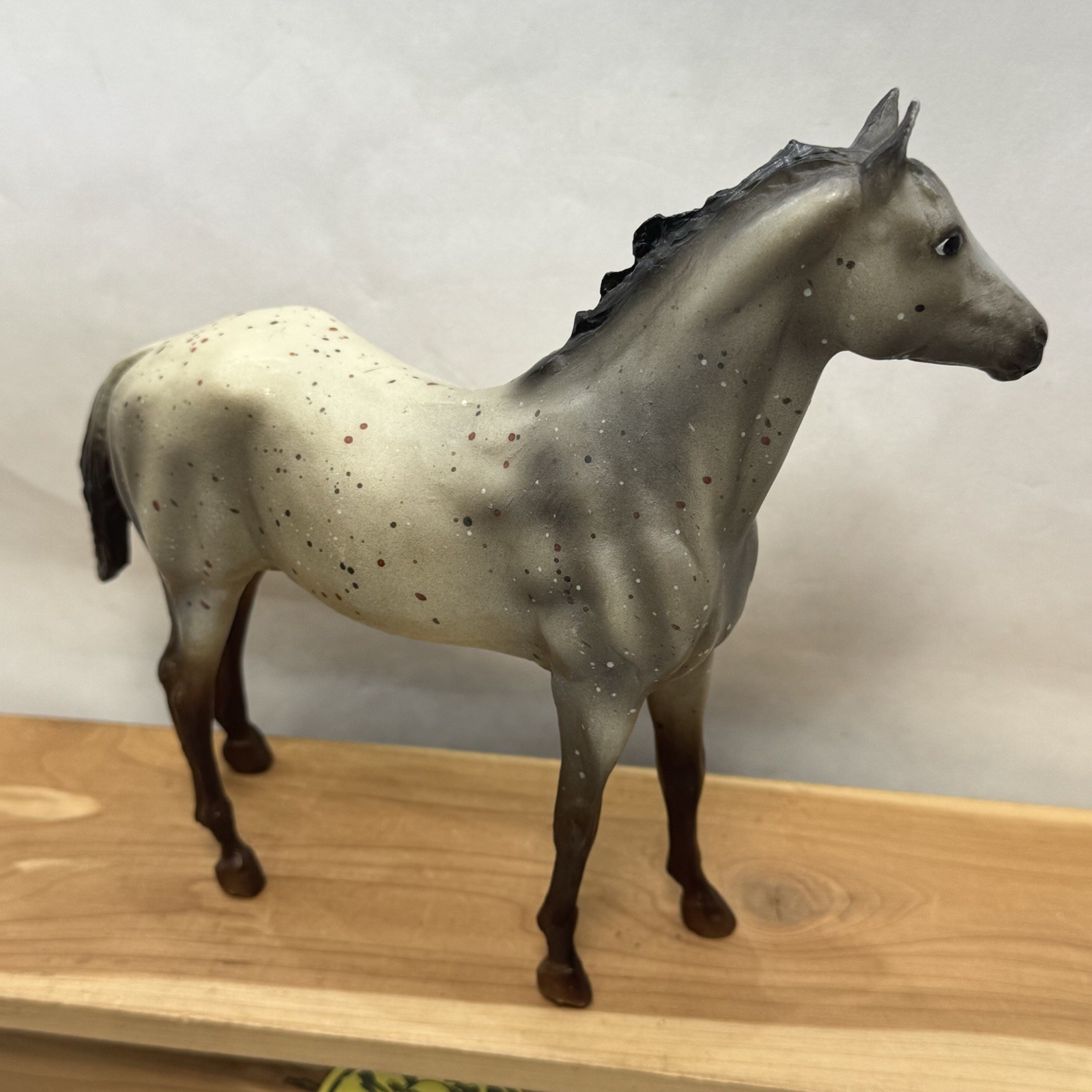 Breyer Traditional Model Horse Dappled Grey / Roan Fleabitten 9\