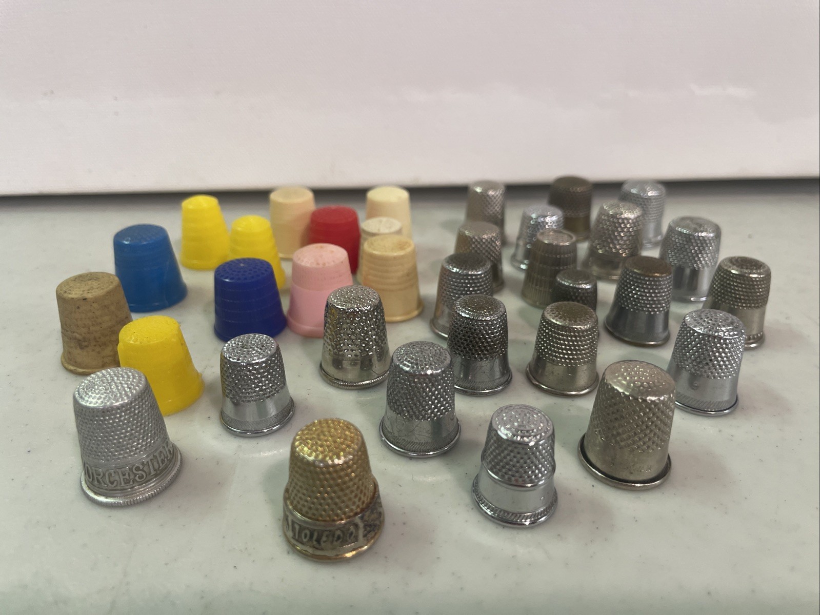 Thimbles Lot Of 34 Vintage Metal Sewing Mixed Metal & Plastic Various Sizes