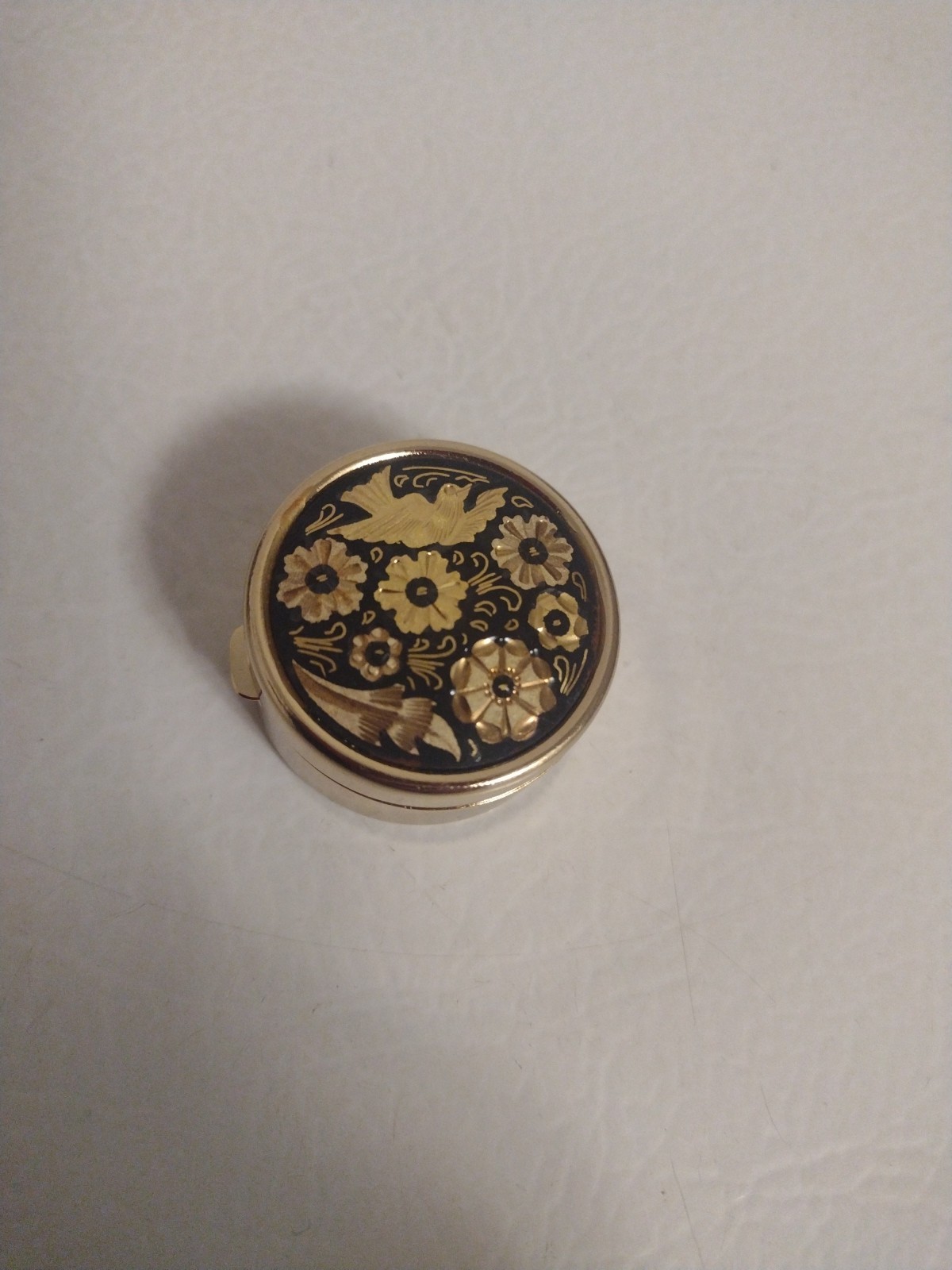 Vintage Damascene Gold Tone Etched Pill Trinket Box Toledo Spain Never Used 