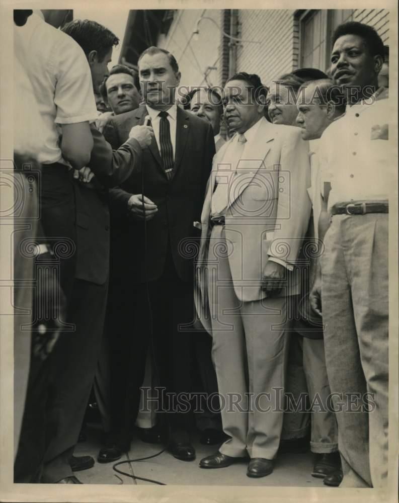 1959 Press Photo Officials talk with newsmen at Port of New Orleans. - nox59490