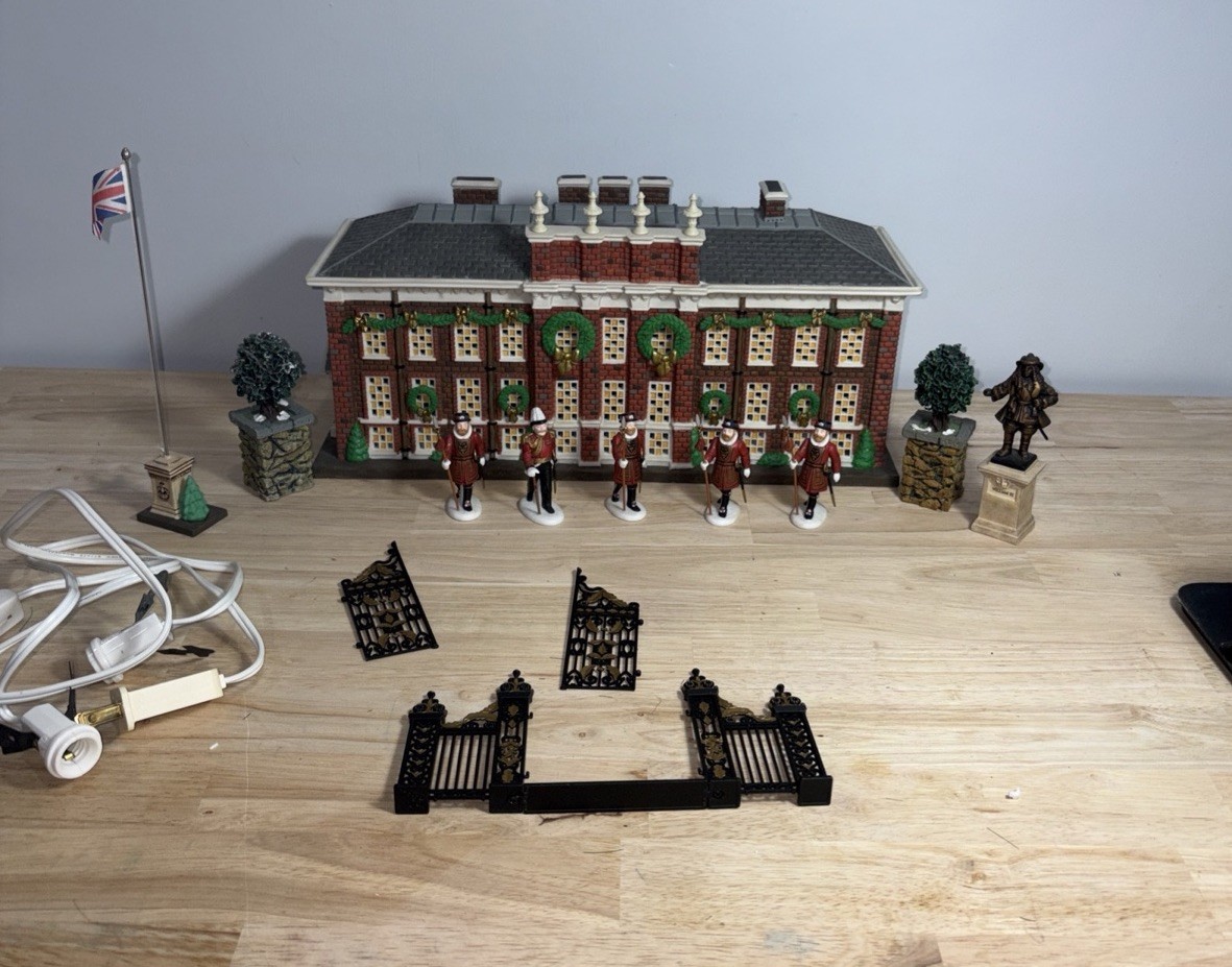 🌟 VNTG DEPT 56 DICKENS VILLAGE 1998 KENSINGTON PALACE #58309 IN BOX See Details