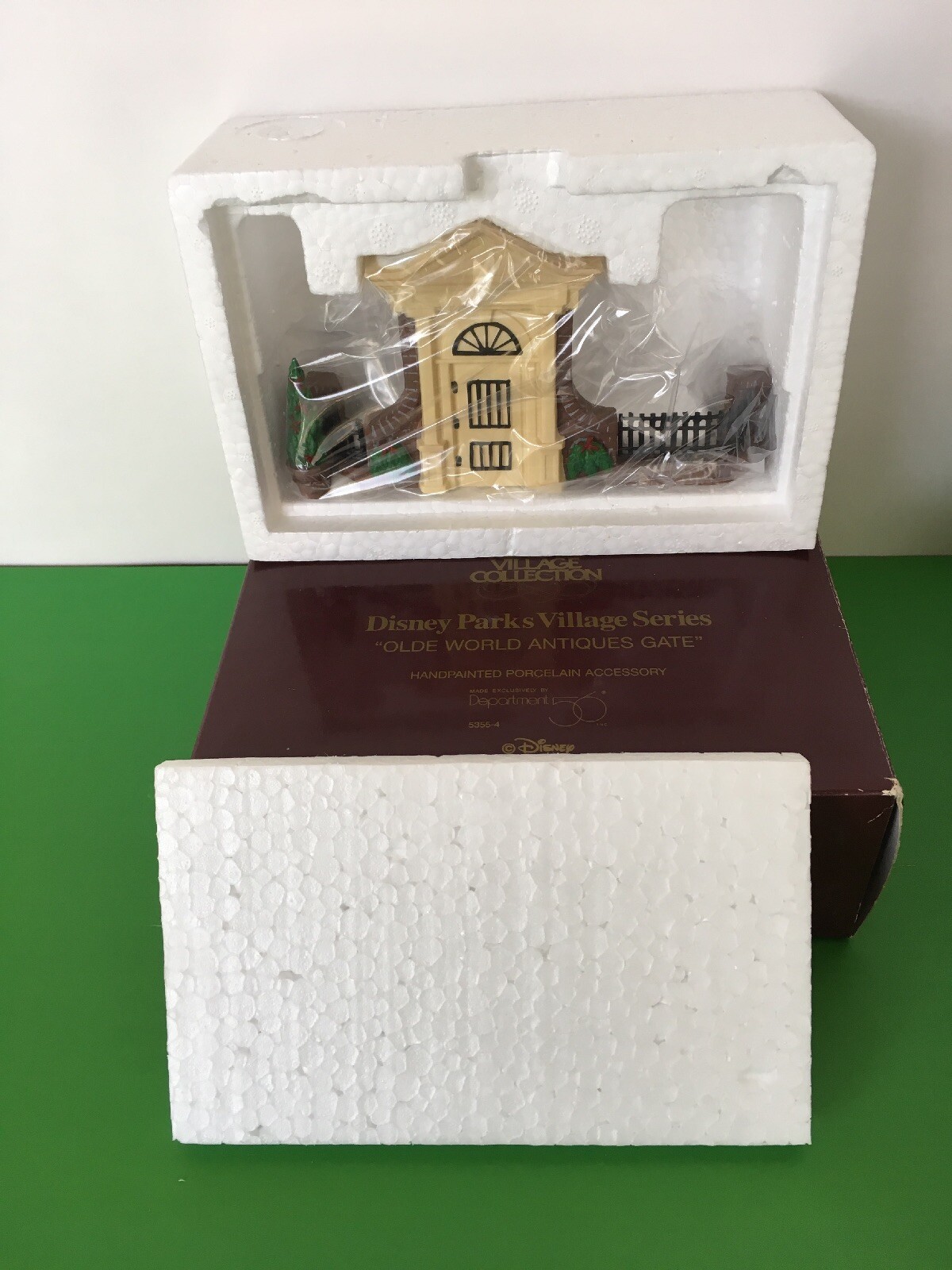 Dept 56 Disney Parks Village Series Olde World Antiques Gate New in Box 5355-4