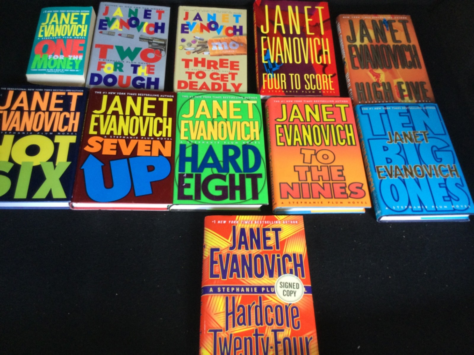 Lot of 11 STEPHANIE PLUM Novels by JANET EVANOVICH/ 1-10 + Signed 24/ 10 HC 1 PB