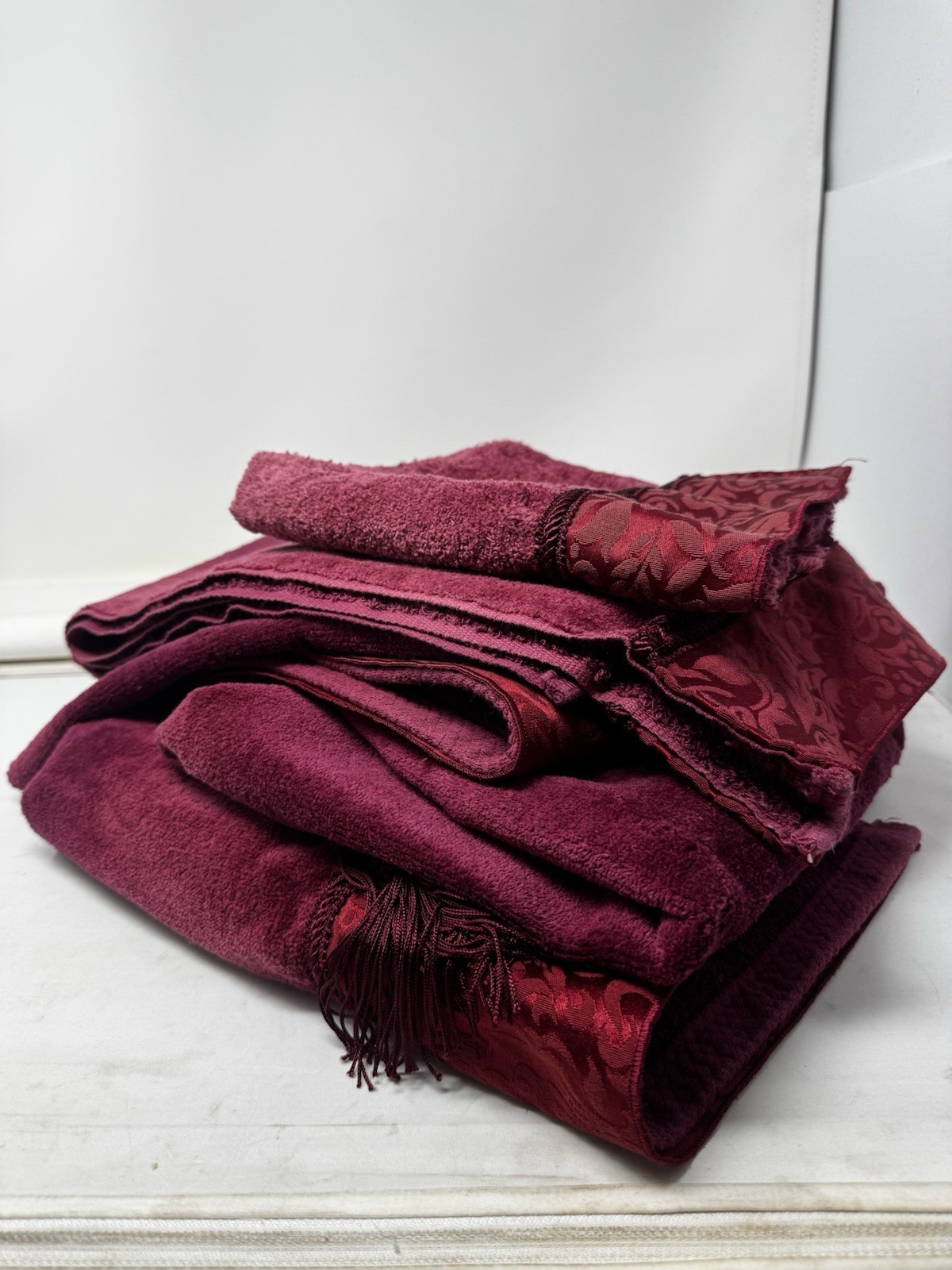 VTG Avanti Look Burgundy Maroon Damask Border Print Bathroom Towel Set USA