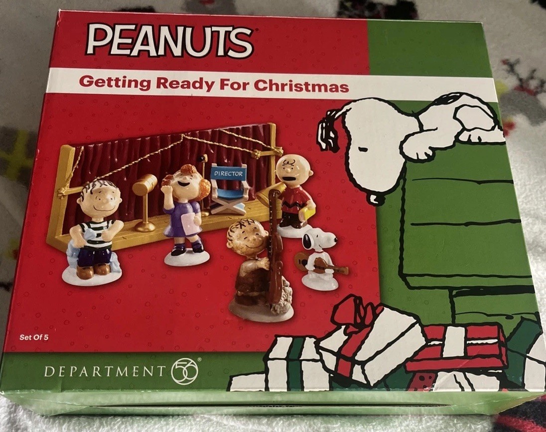 Dept 56 Peanuts Village Getting Ready for Christmas Pageant New RARE