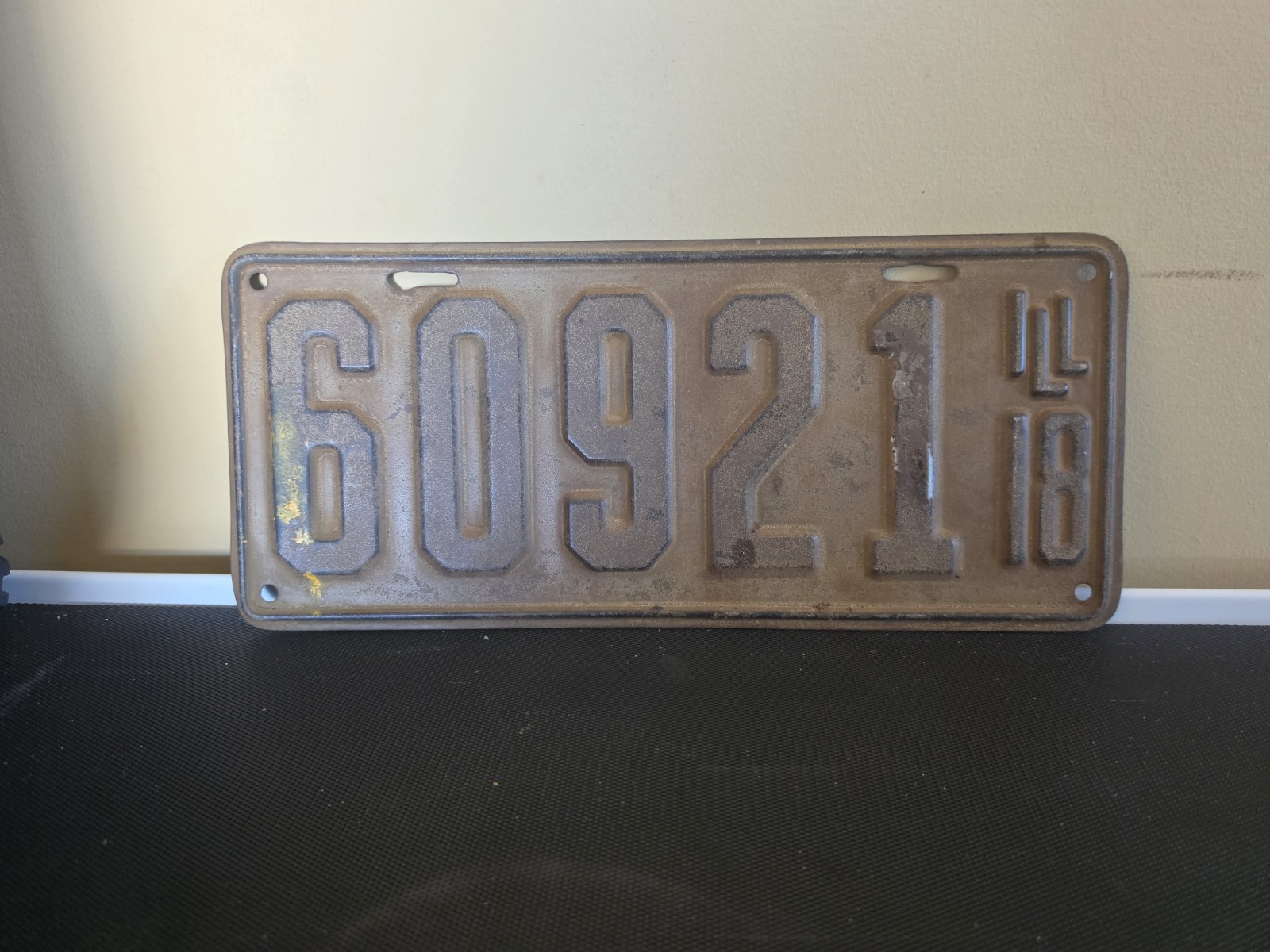 Vintage 1918 Illinois License Plate Antique Metal 60921 Garage Wall Decor Patina