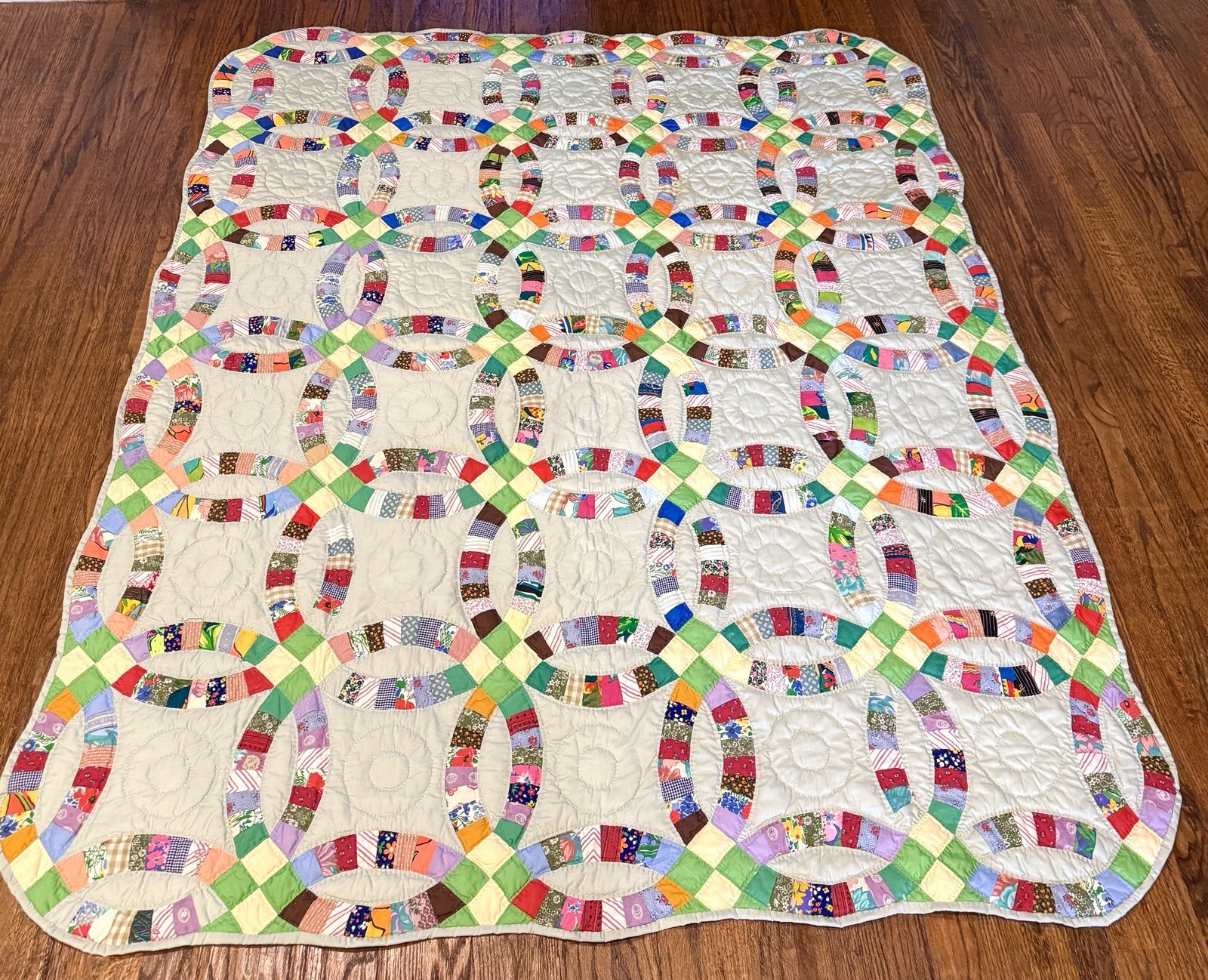 Vintage Double Wedding Ring Quilt Hand Quilted Scalloped Edge 64 X 75  Cottage