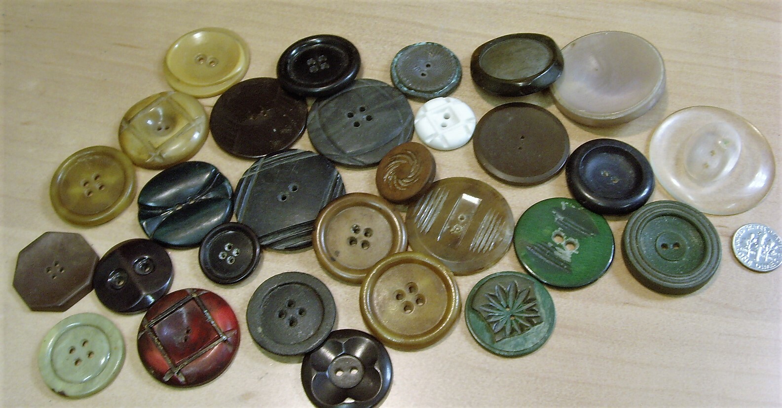 1920s-40s Vintge 29 assorted Large buttons lot Bakelite thermoset fakelite 50669