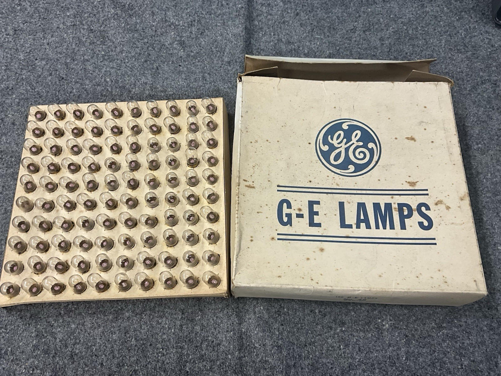 100-Total Lamps- General Electric GE Miniature Lamps No. 46 Radio New/Old Stock