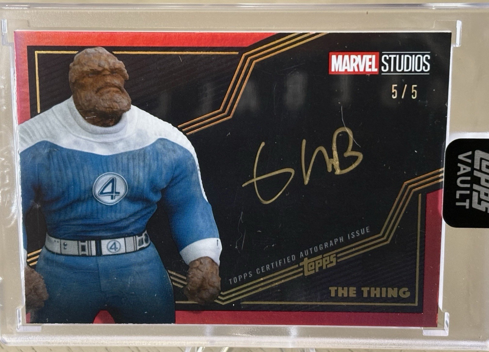 2026 Topps Marvel Vault Gold Laced Auto Ebon Moss-Bachrach The Thing 5/5 Omega