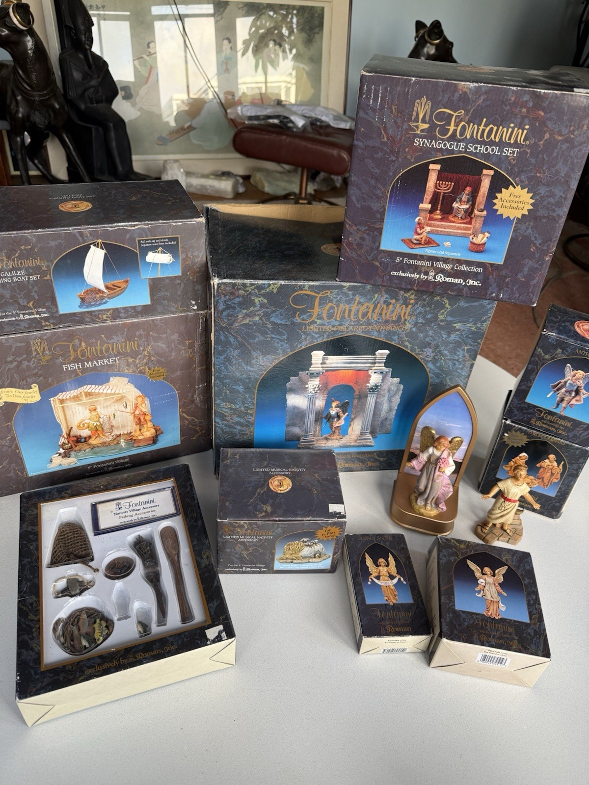 Huge Lot of 15+ Fontanini Heirloom Nativity Village Buildings And Characters