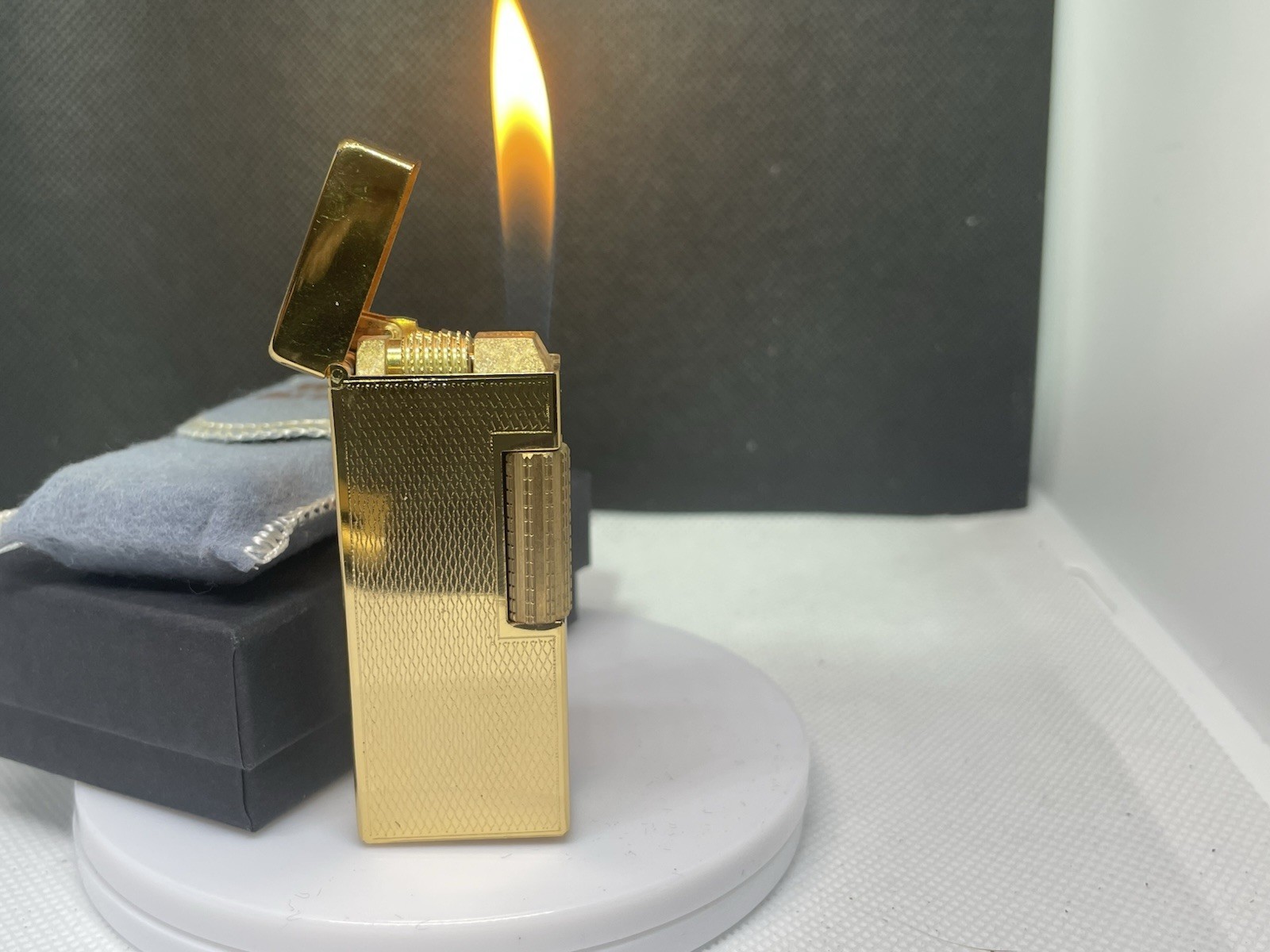 Vintage Working Win International 2000 Deluxe Lighter Serviced Beautiful Japan