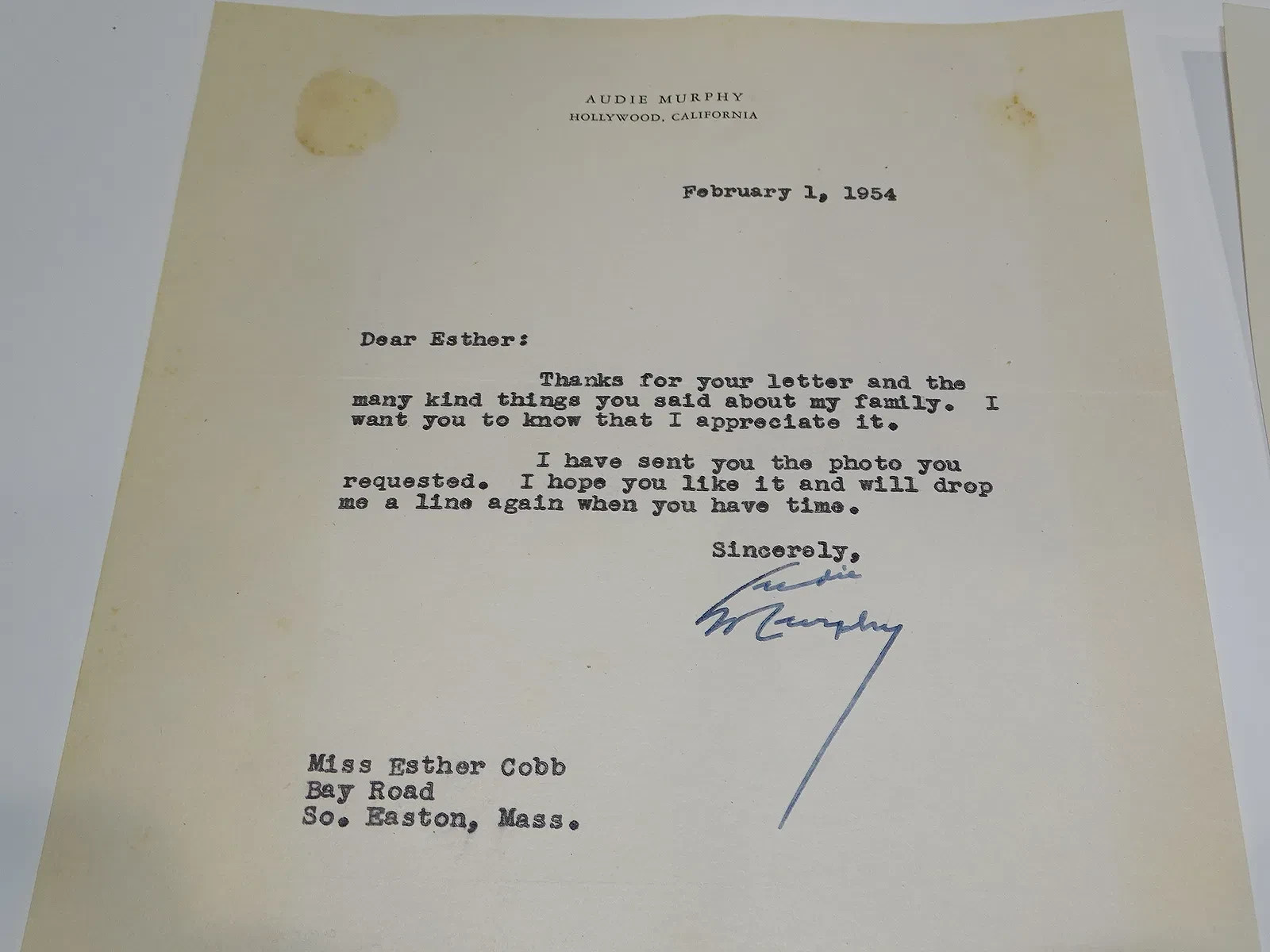 AUDIE MURPHY, WWII HERO, LETTER TO FAMILY FRIEND, SIGNED ON HIS STATIONARY 1954