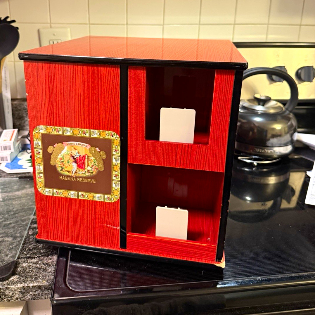 RARE ROMEO Y JULIETA DISPLAY BOX (see description)