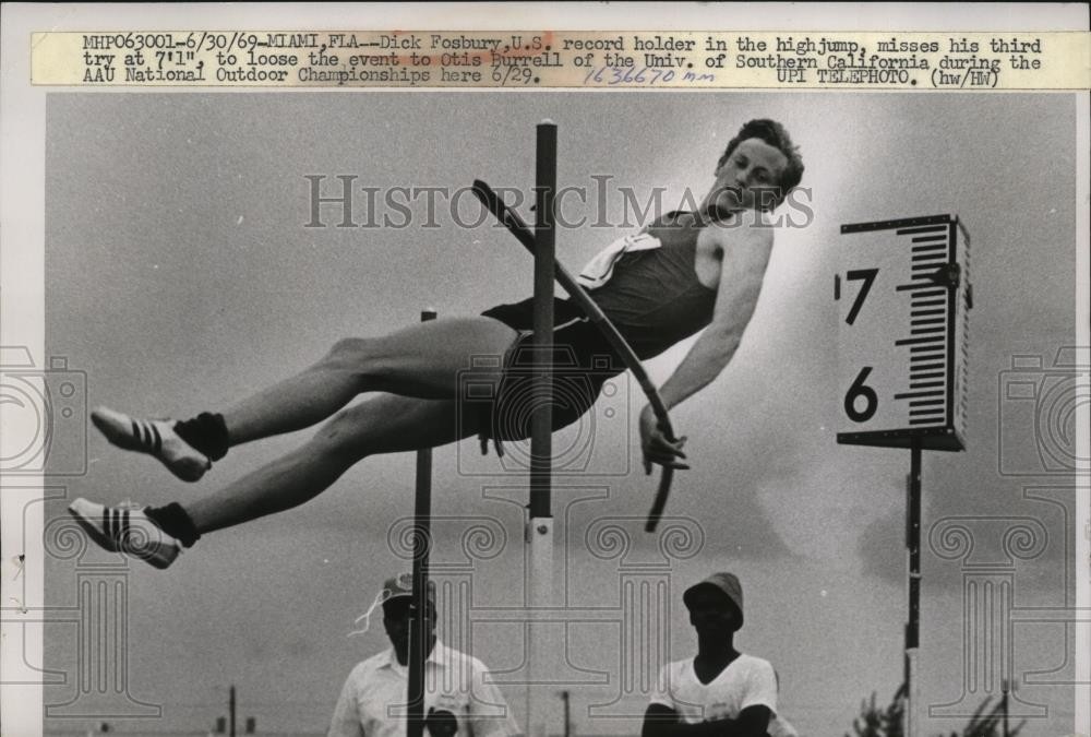 1969 Press Photo High jumper Dick Fosbury misses jump, AAU outdoor championships