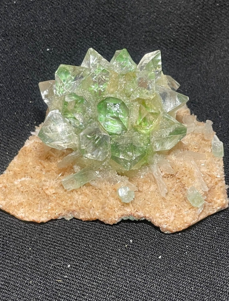 AWESOME GREEN APOPHYLLITE QUARTZ FLOWER FORMATION ON HEULABDITE MINERAL