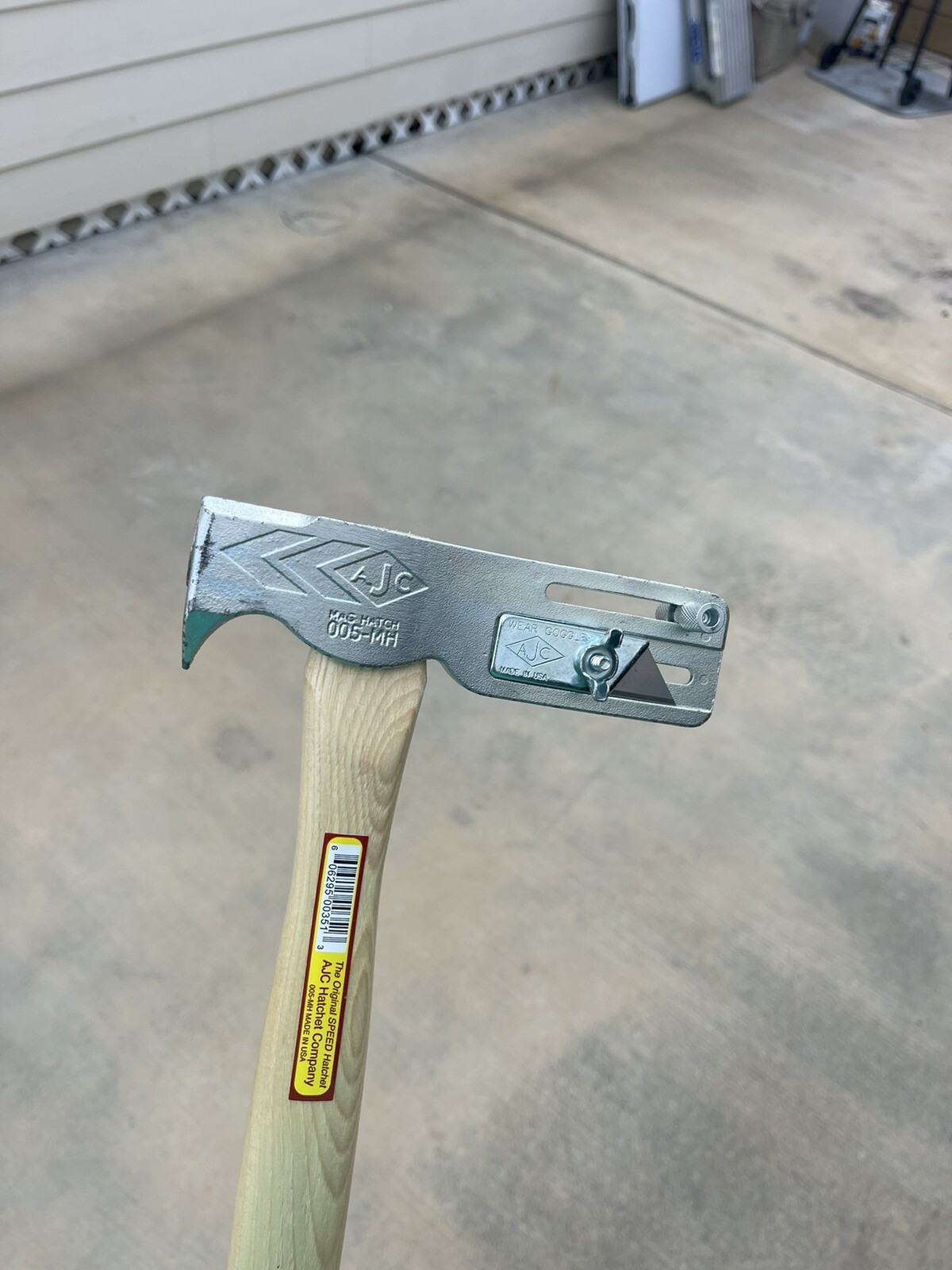 AJC Hatchet MWT-005-MH 17oz Magnet Roofing Hatchet