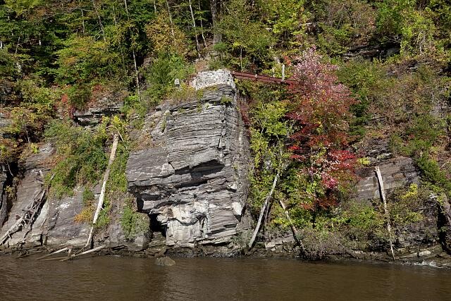 Photo:Connecticut River Rock Cliff Autumn Connecticut