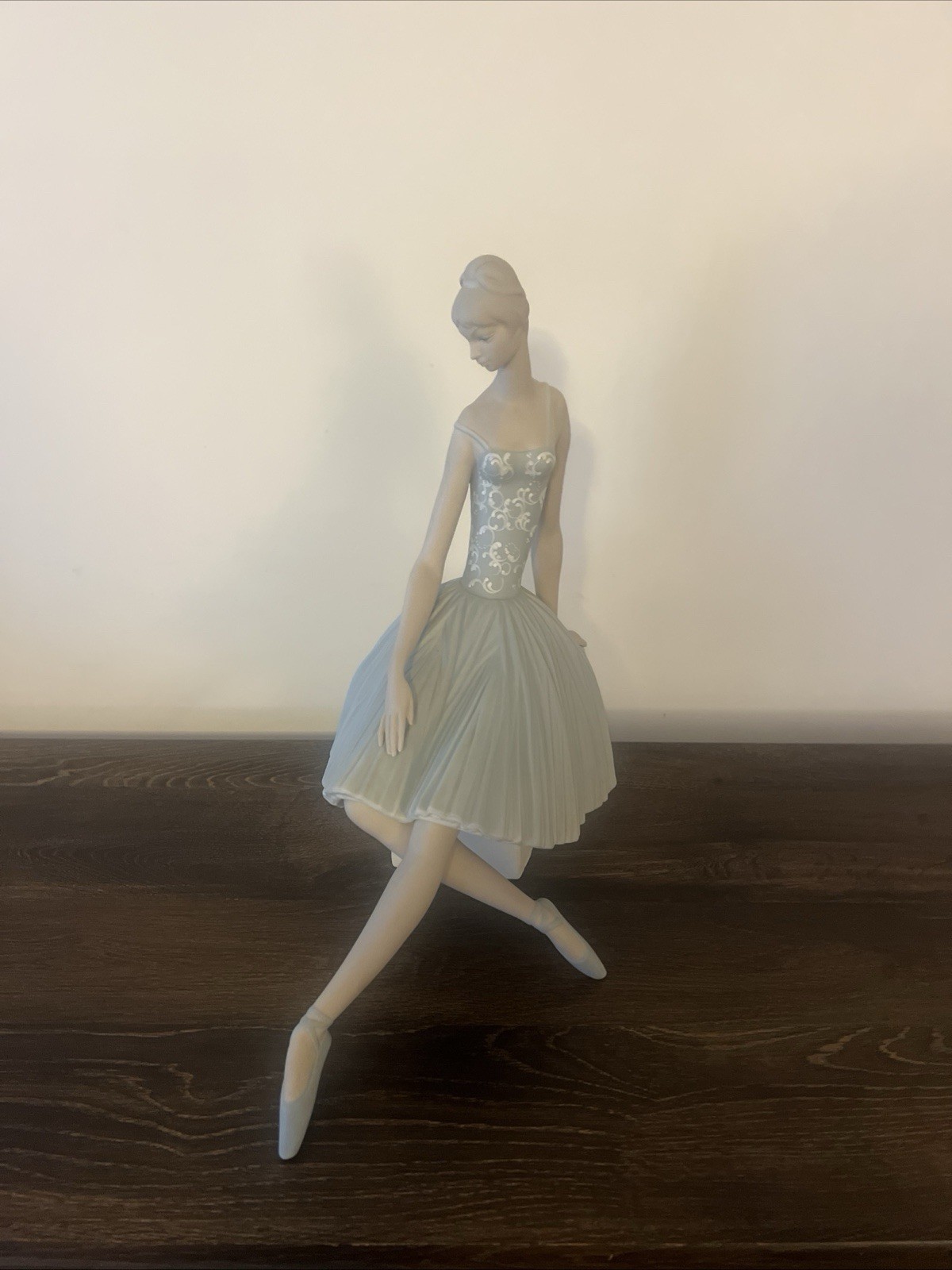 DEFECTIVE Vintage Lladro Beautiful Large Sitting Ballerina 1475 Porcelai G3D