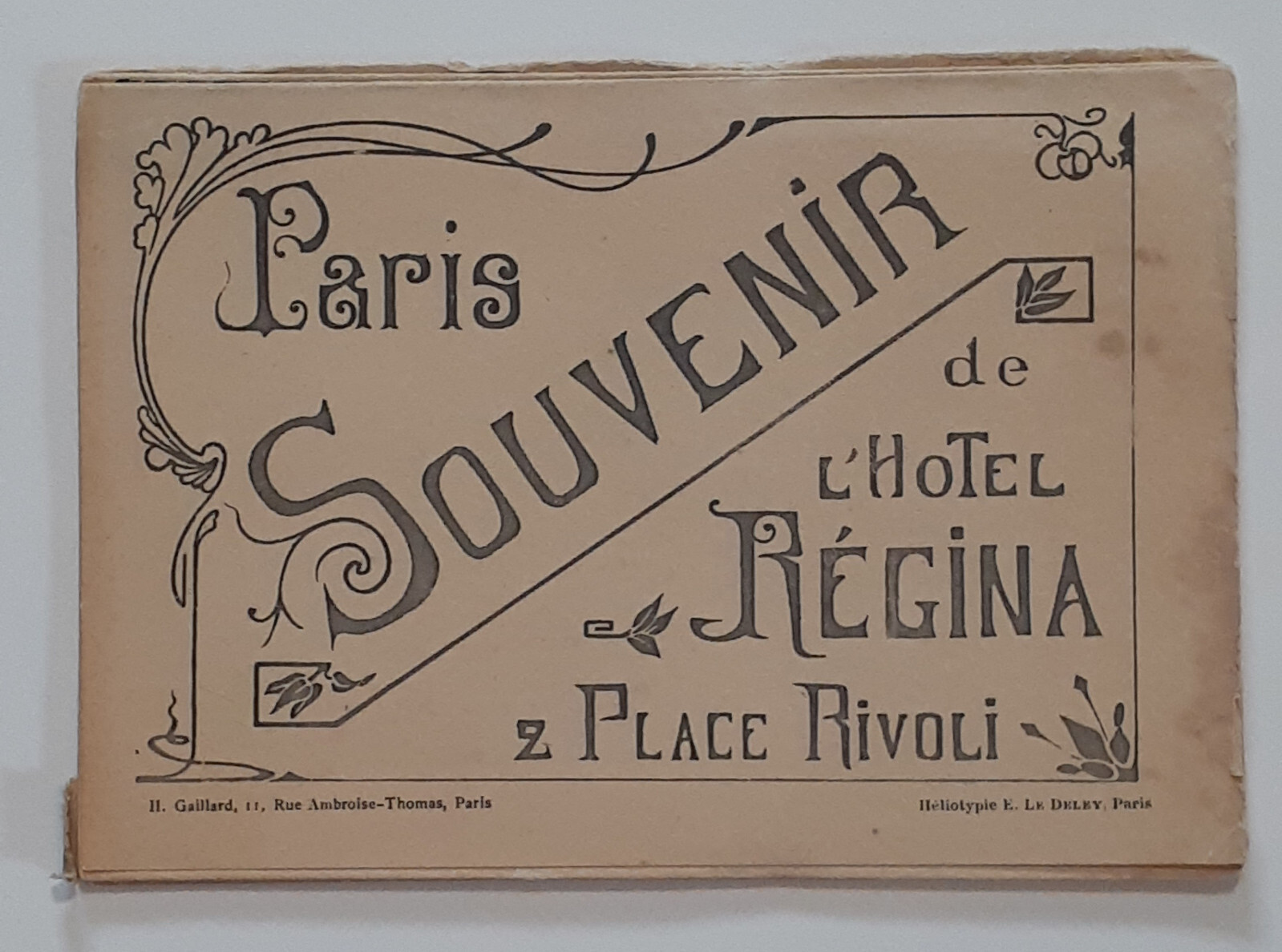 Paris Souvenir de l'Hotel Regina Place Rivoli fold out souvenir