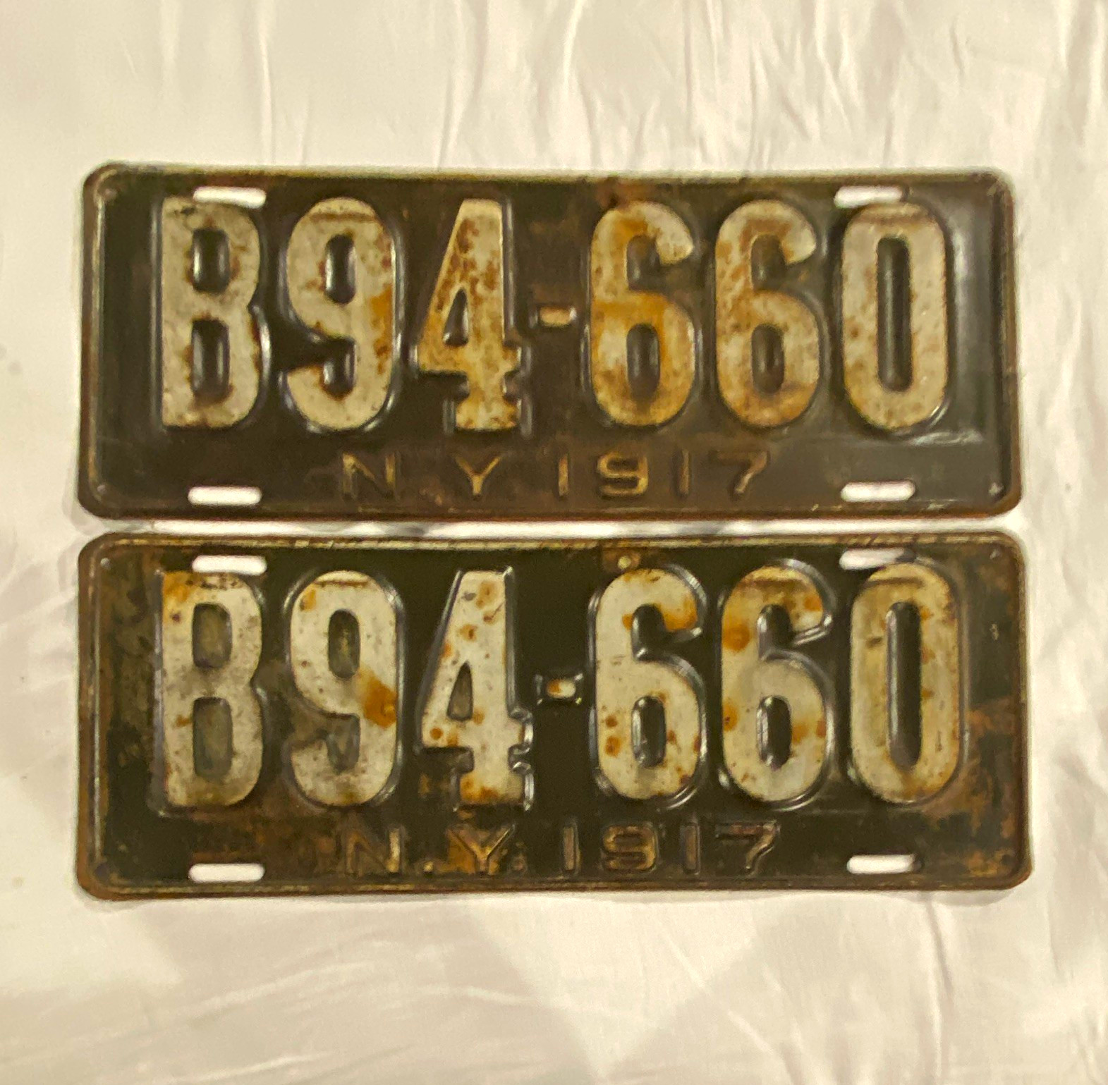 1917 Vintage US License Plates Matching Pair Set B94-660 - 2 Plates