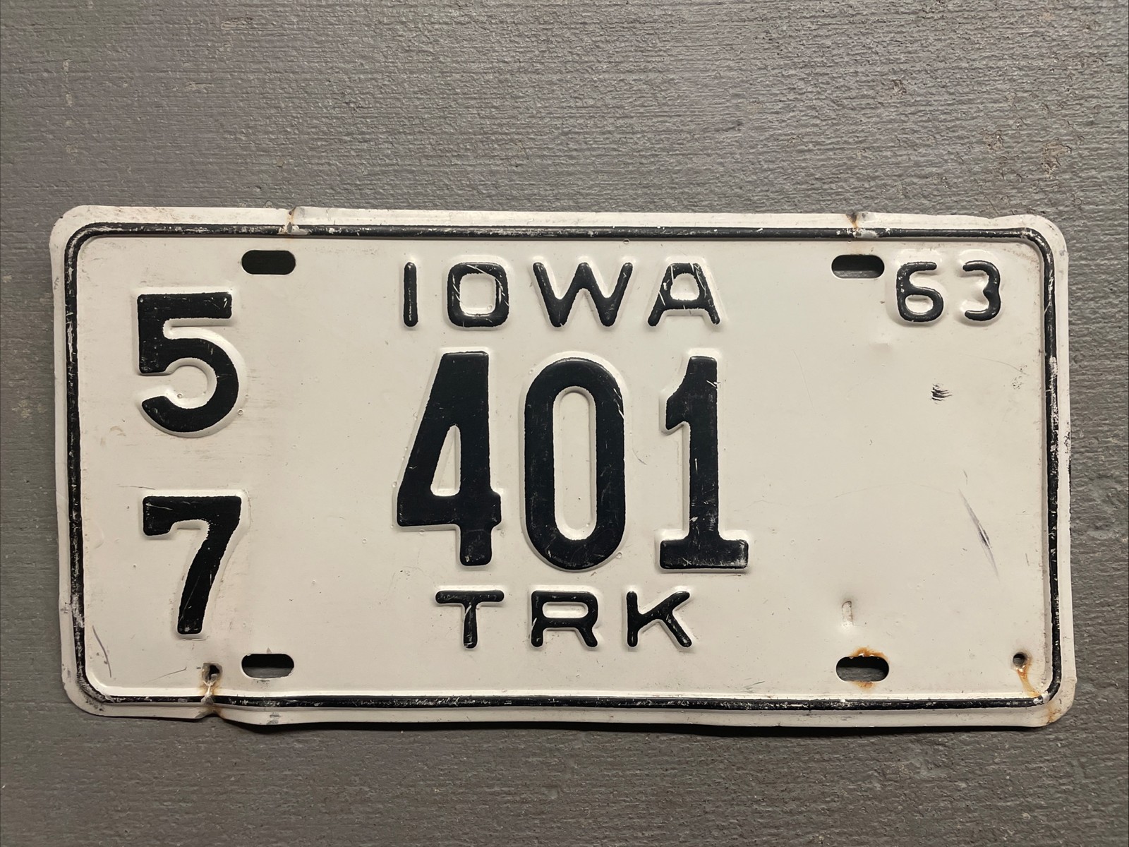 VINTAGE 1963 IOWA LICENSE PLATE WHITE/BLACK EMBOSSED 57-401 TRUCK COOL😎