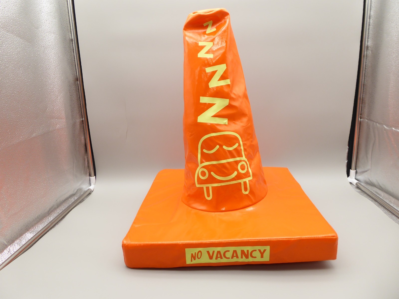 Disney Parks Cars Cozy Cone Motel Hat No Vacancy RARE HTF New with Tags Cars