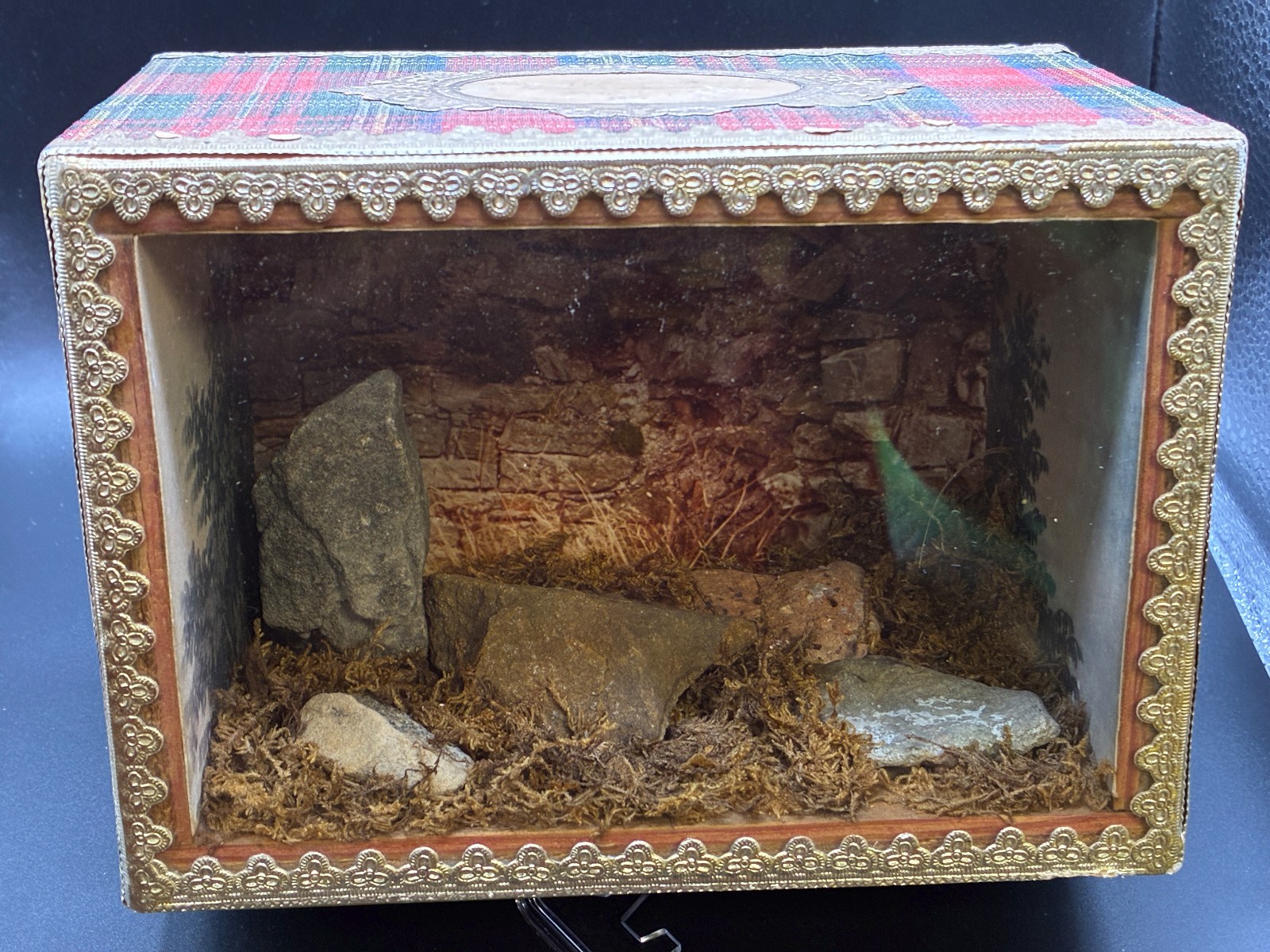 1876 Antique Royal Stewart Tartan Shadow Box Holyrood Abbey Scotland Relic Toy