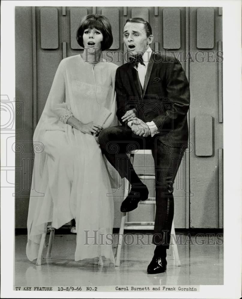 1966 Press Photo Carol Burnett and Frank Gorshin perform on stage - kfx05309
