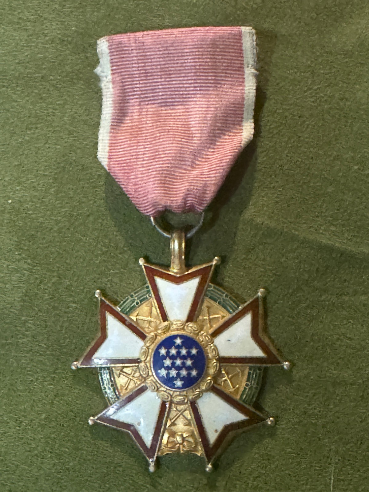 🇺🇸 WWII U.S. Legion of Merit Medal Named WILLIAM R. – Original Wartime Issue