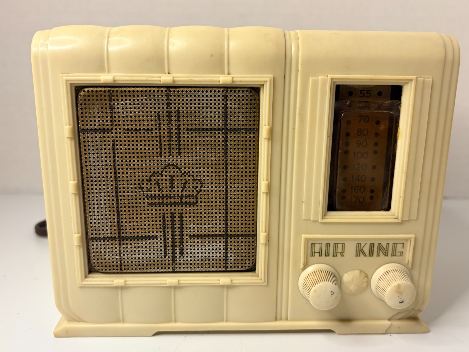 Vintage 1946 Air King 4607 Tube Radio Ivory Plaskon Bakelite Style Art Deco