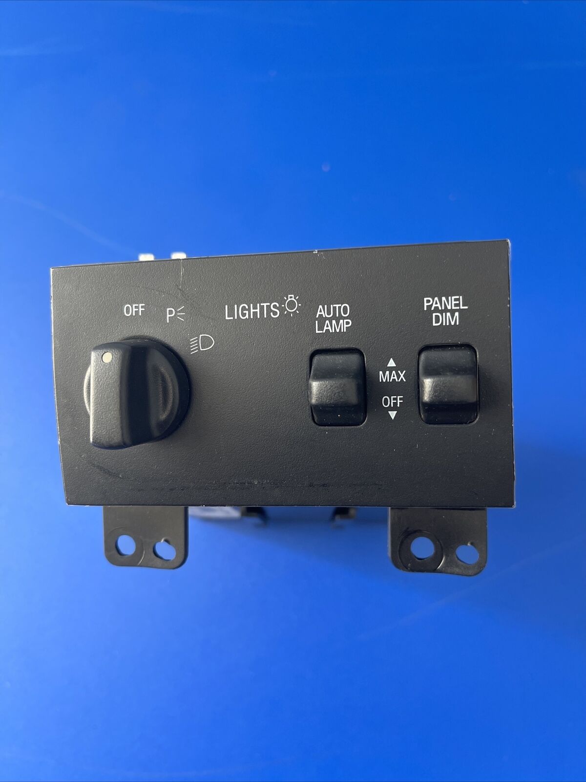 1998-2002 Lincoln Continental Headlight Lighting Control Module  1F3T-13C788-AA