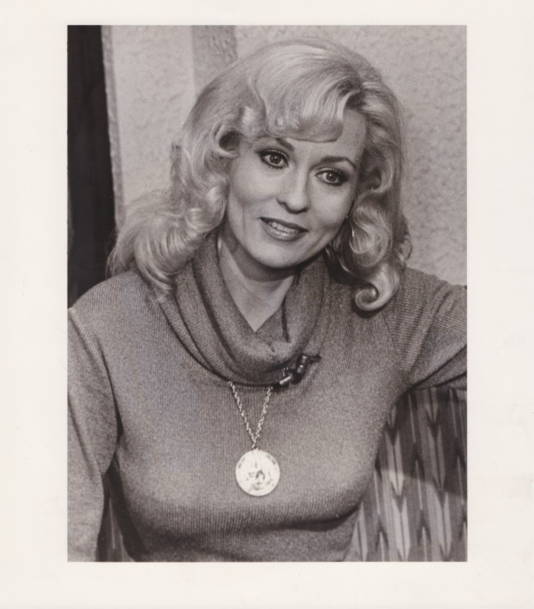 TYPE 1: 1984 Press Photo Blonde Actress Lee Meredith Queen of the Krewe of Argus